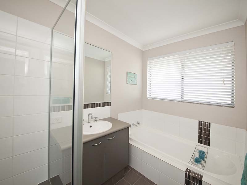 4 Westville Mews, Piara Waters WA 6112