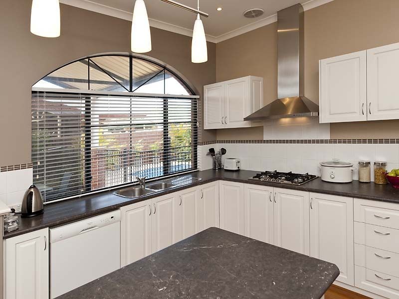 10 Frampton Crescent, Canning Vale WA 6155