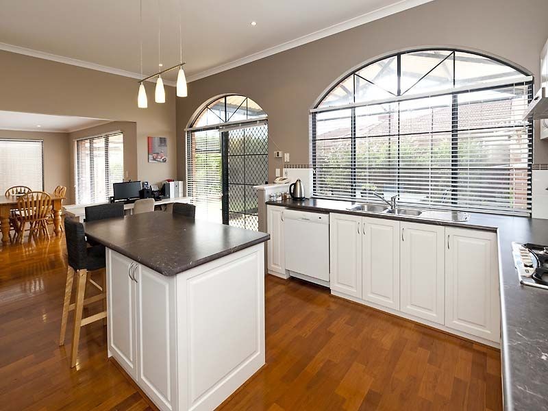 10 Frampton Crescent, Canning Vale WA 6155