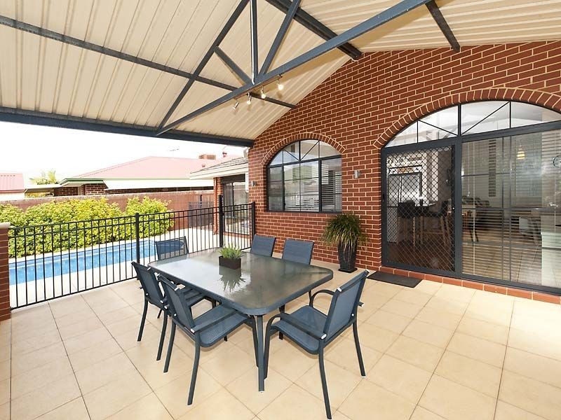 10 Frampton Crescent, Canning Vale WA 6155