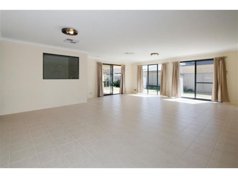 7 Kersley Loop, Harrisdale WA 6112