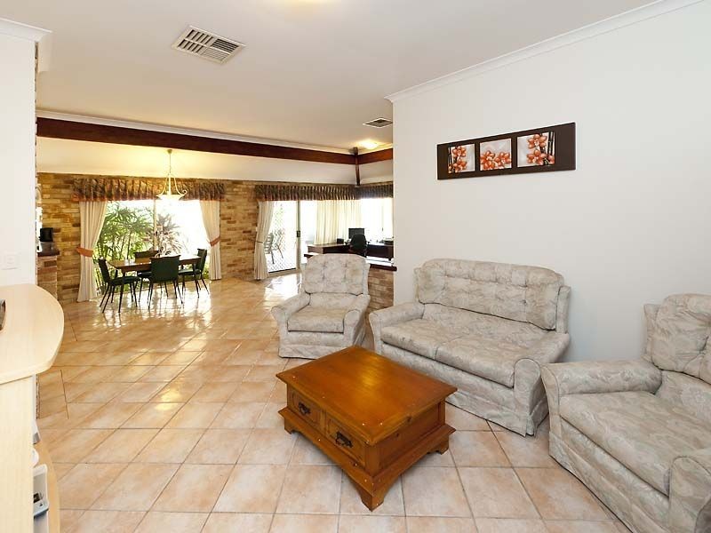 9 Petrea Place, Canning Vale WA 6155