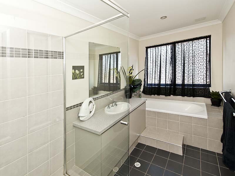 10 St Alban Promenade, Canning Vale WA 6155