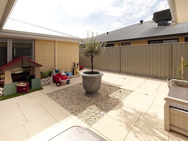 120 Columbia Parkway, Piara Waters WA 6112