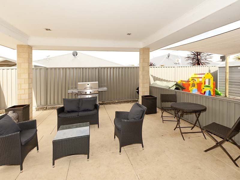 120 Columbia Parkway, Piara Waters WA 6112