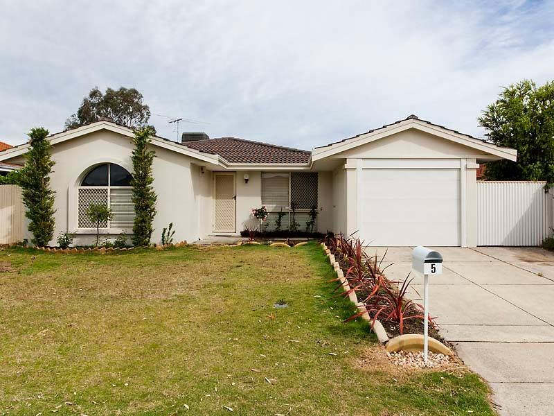 5 Mary Mackillop Glen, Queens Park WA 6107