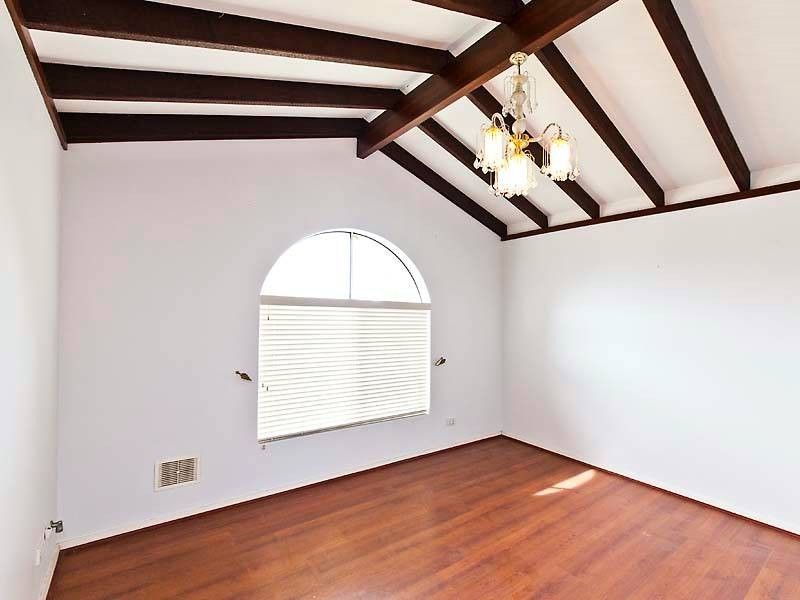 5 Mary Mackillop Glen, Queens Park WA 6107