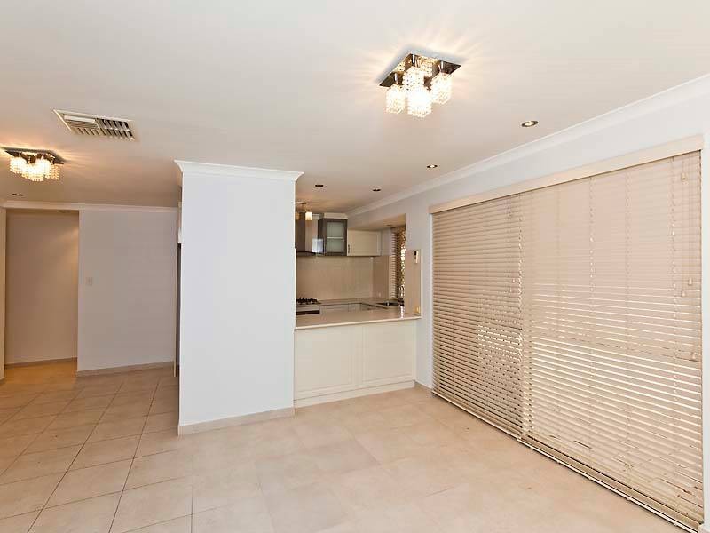 5 Mary Mackillop Glen, Queens Park WA 6107