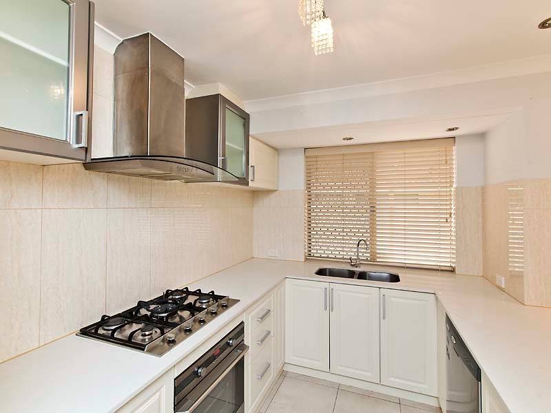 5 Mary Mackillop Glen, Queens Park WA 6107