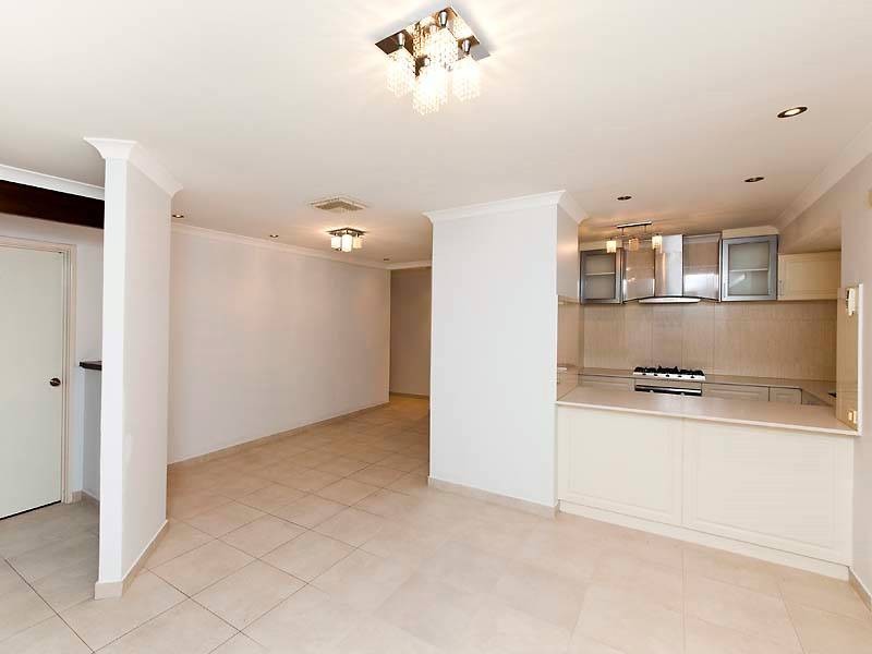 5 Mary Mackillop Glen, Queens Park WA 6107