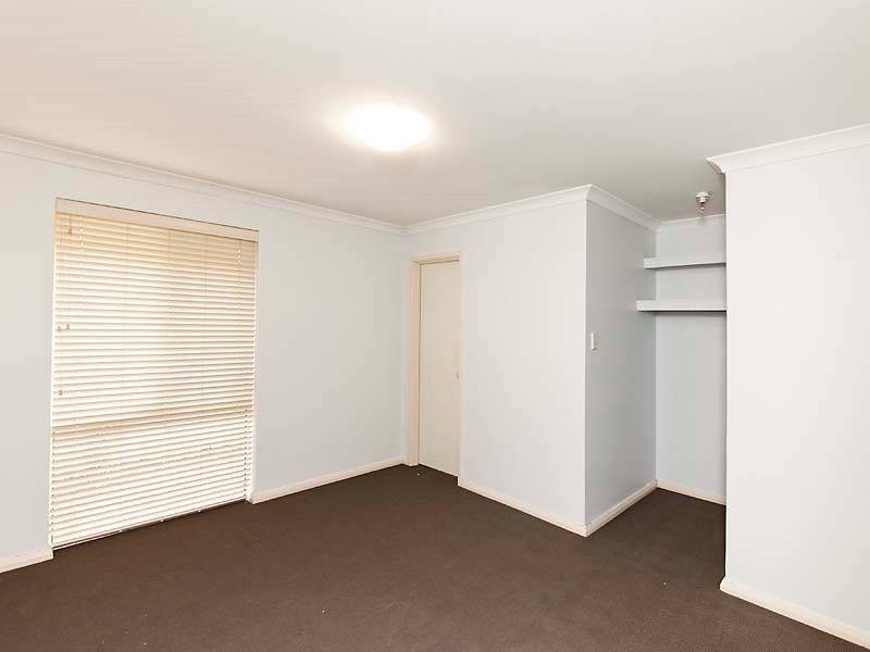 5 Mary Mackillop Glen, Queens Park WA 6107