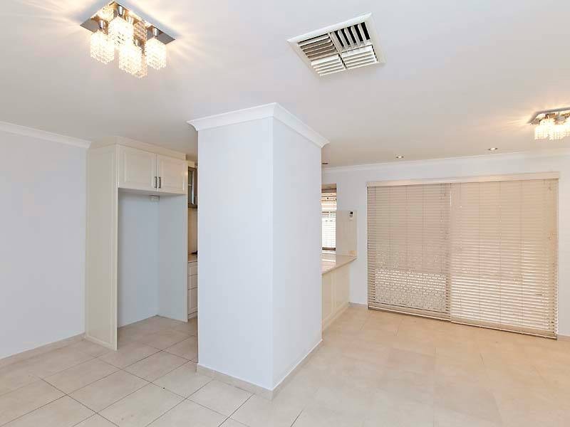 5 Mary Mackillop Glen, Queens Park WA 6107