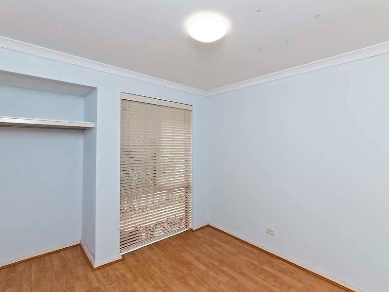 5 Mary Mackillop Glen, Queens Park WA 6107