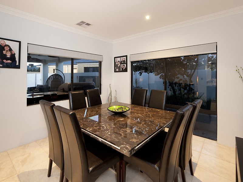 32 Castlewood Parkway, Southern River WA 6110