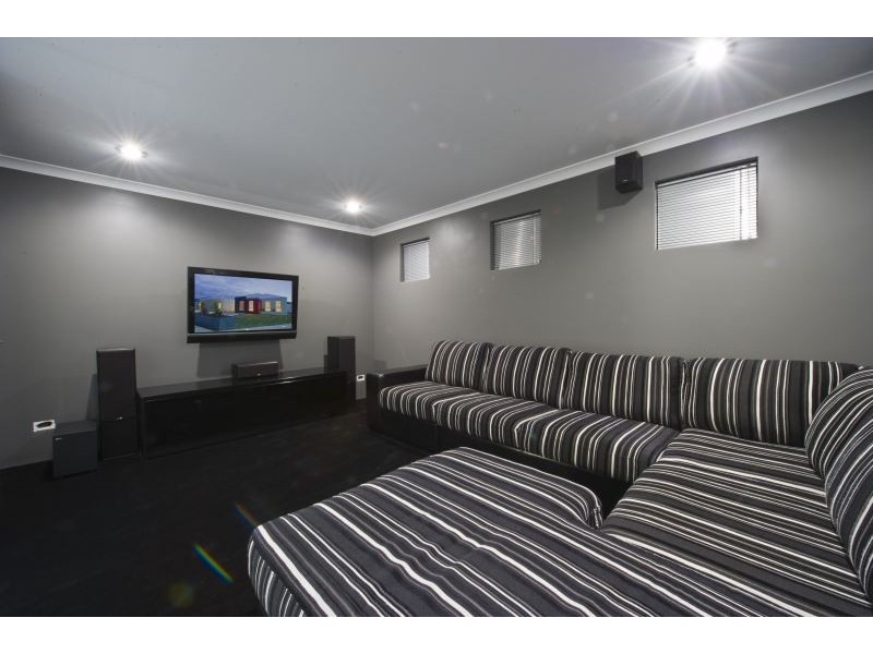 20 Yellowwood Avenue, Piara Waters WA 6112