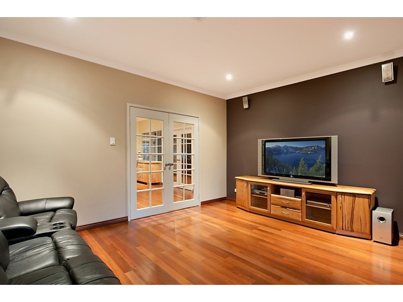 72 Blair Road, Oakford WA 6121