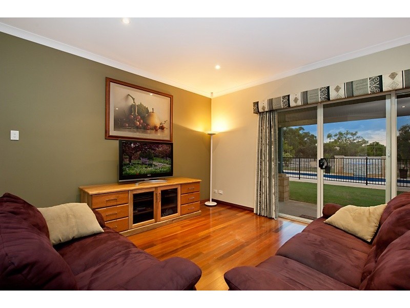 72 Blair Road, Oakford WA 6121