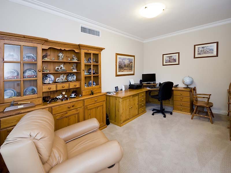 6 Corsham Gardens, Canning Vale WA 6155