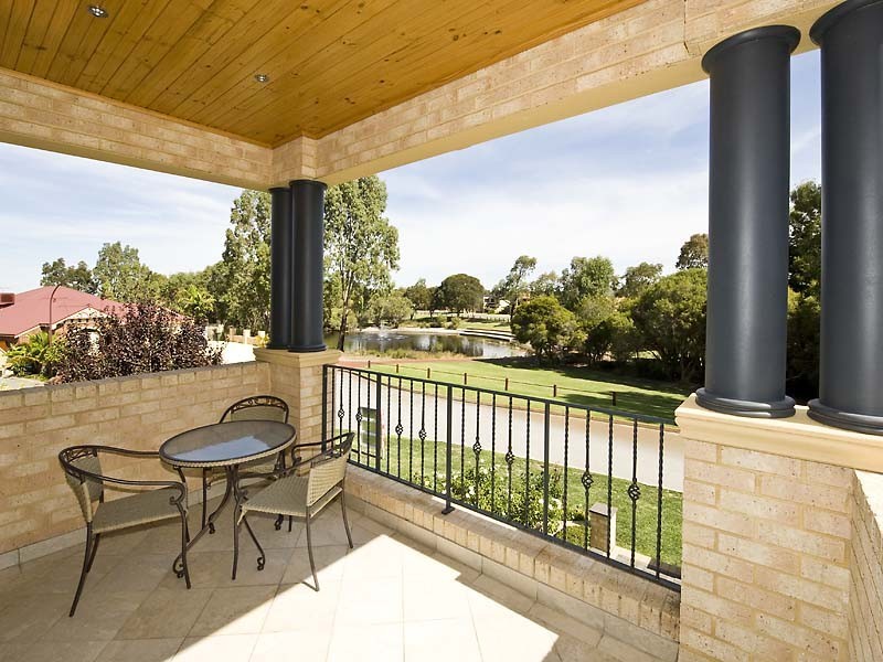 6 Corsham Gardens, Canning Vale WA 6155