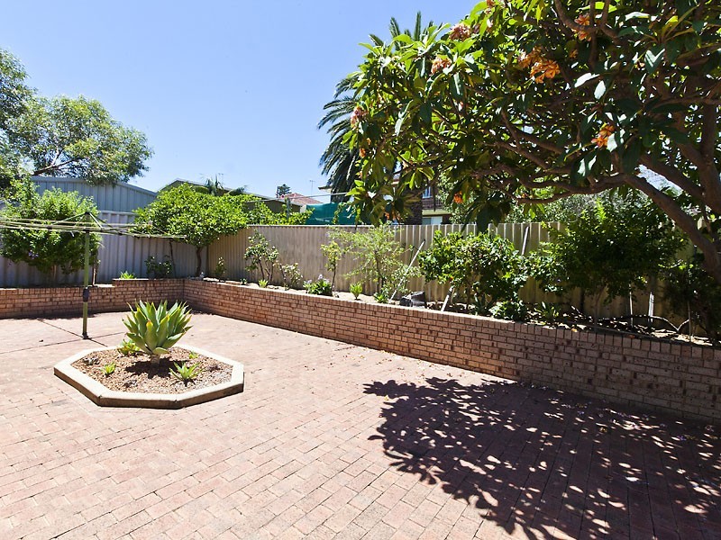 8 York Street, Beaconsfield WA 6162