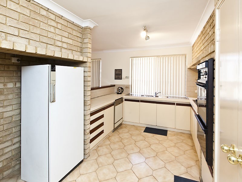 8 York Street, Beaconsfield WA 6162