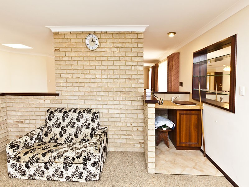 8 York Street, Beaconsfield WA 6162