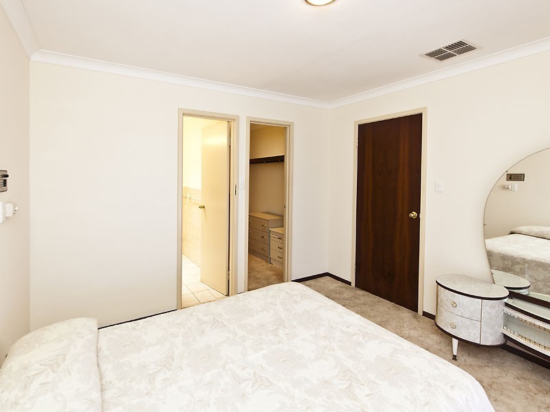 8 York Street, Beaconsfield WA 6162