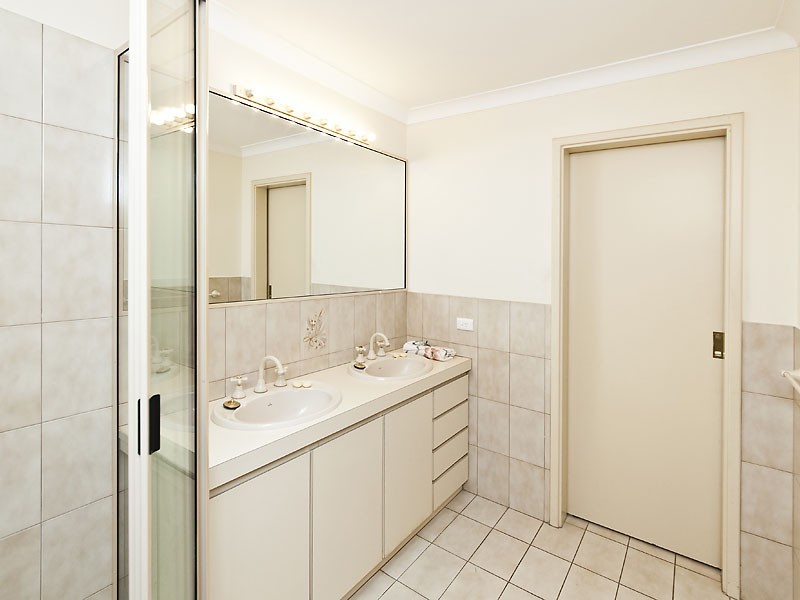 8 York Street, Beaconsfield WA 6162