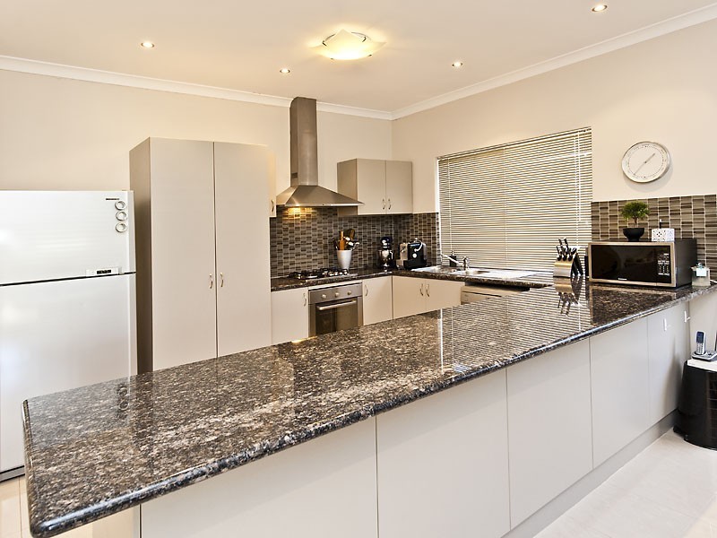 8 Leicester Crescent, Canning Vale WA 6155