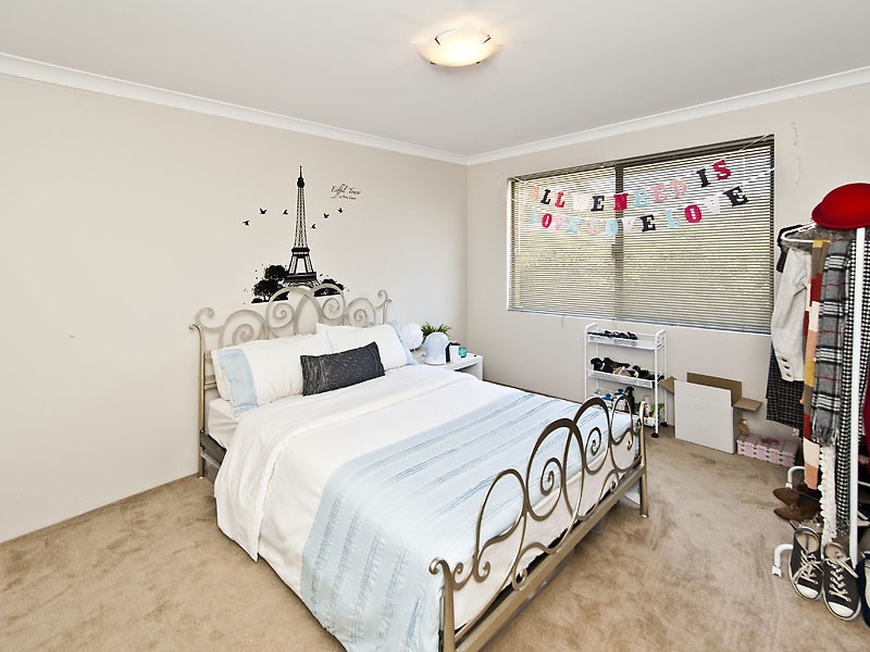 8 Leicester Crescent, Canning Vale WA 6155