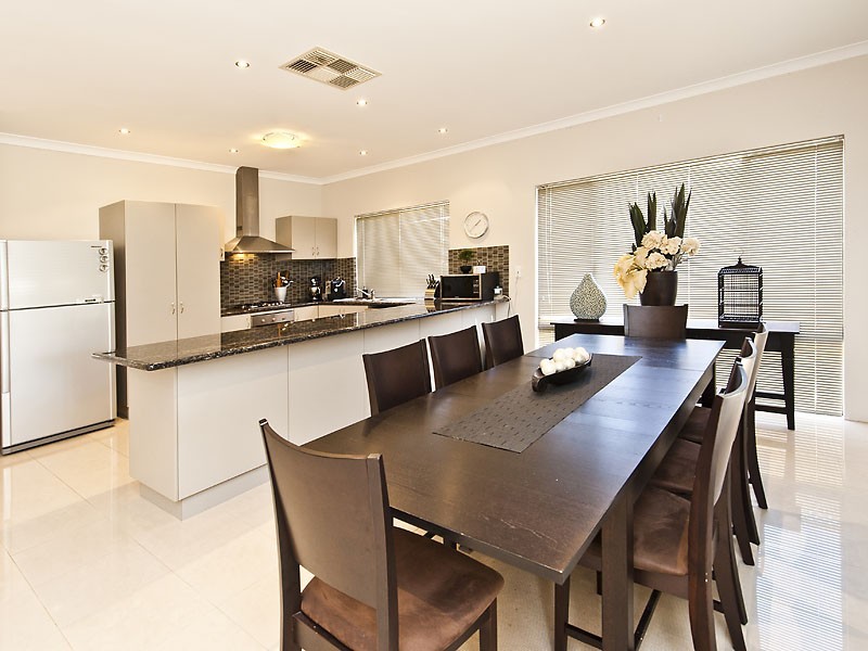 8 Leicester Crescent, Canning Vale WA 6155