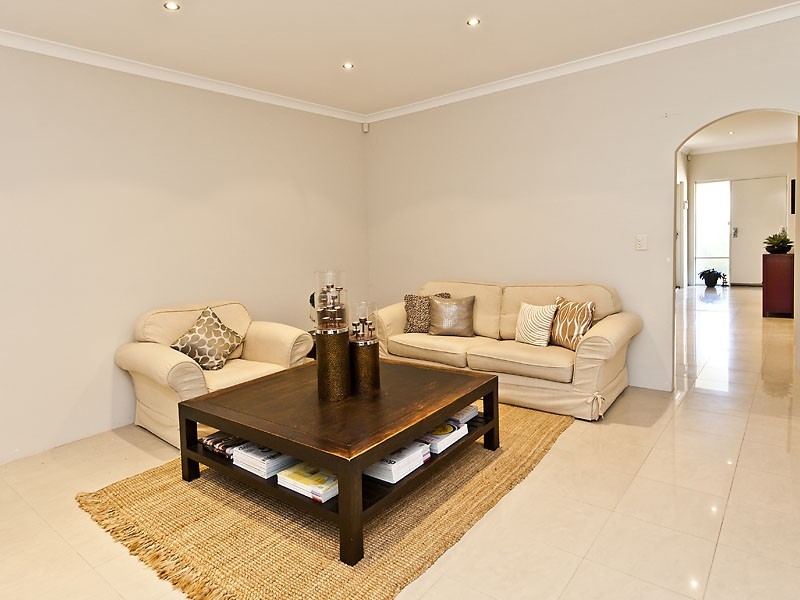 8 Leicester Crescent, Canning Vale WA 6155