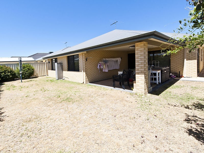 8 Leicester Crescent, Canning Vale WA 6155