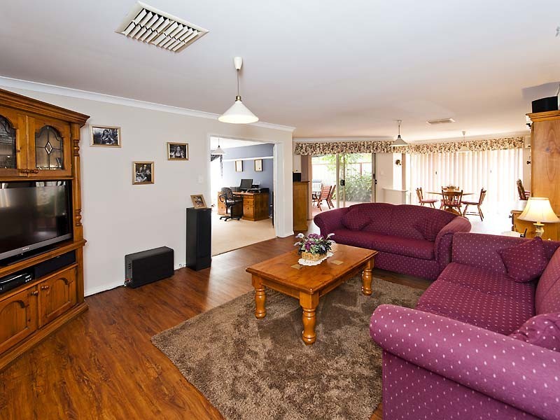 10 Sandringham Promenade, Canning Vale WA 6155