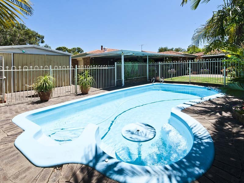 51 Grenadier Drive, Thornlie WA 6108