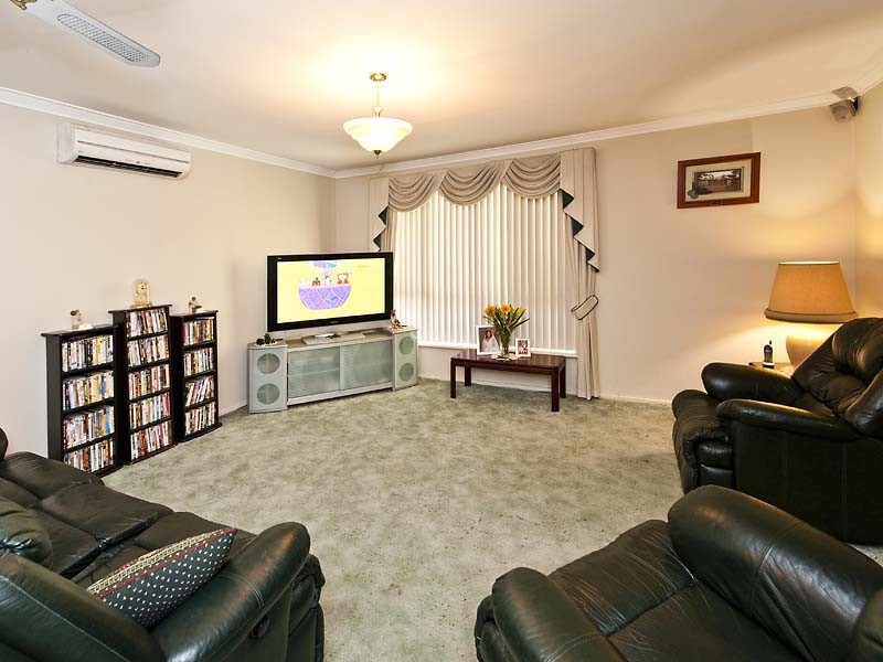 51 Grenadier Drive, Thornlie WA 6108