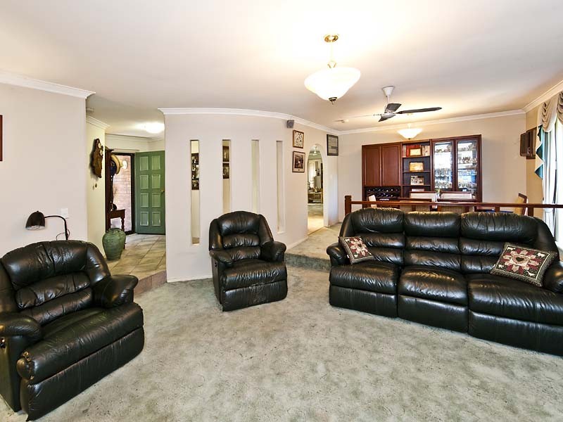 51 Grenadier Drive, Thornlie WA 6108