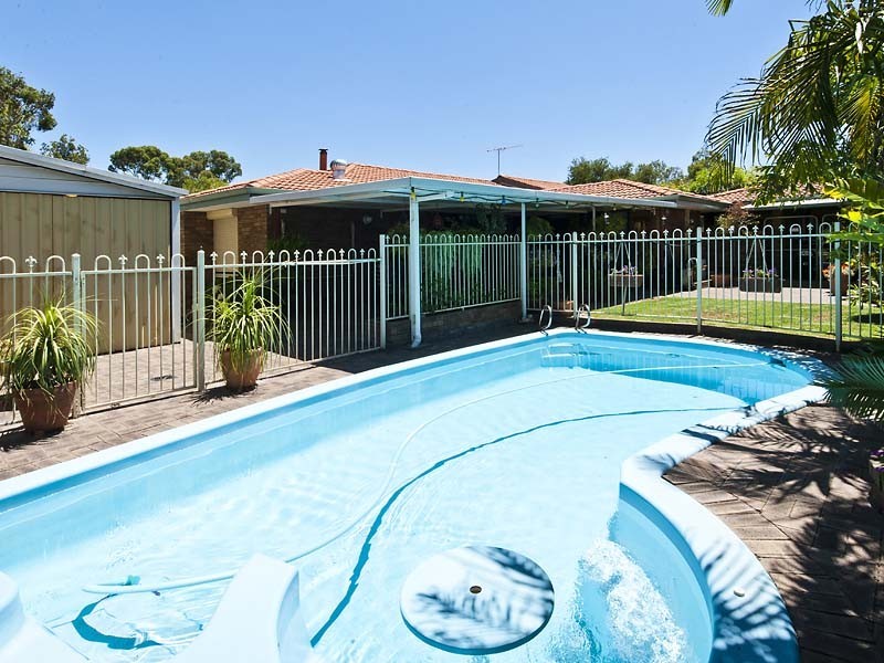 51 Grenadier Drive, Thornlie WA 6108