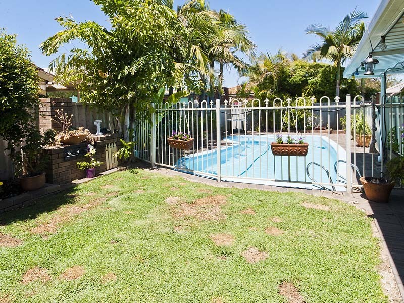 51 Grenadier Drive, Thornlie WA 6108