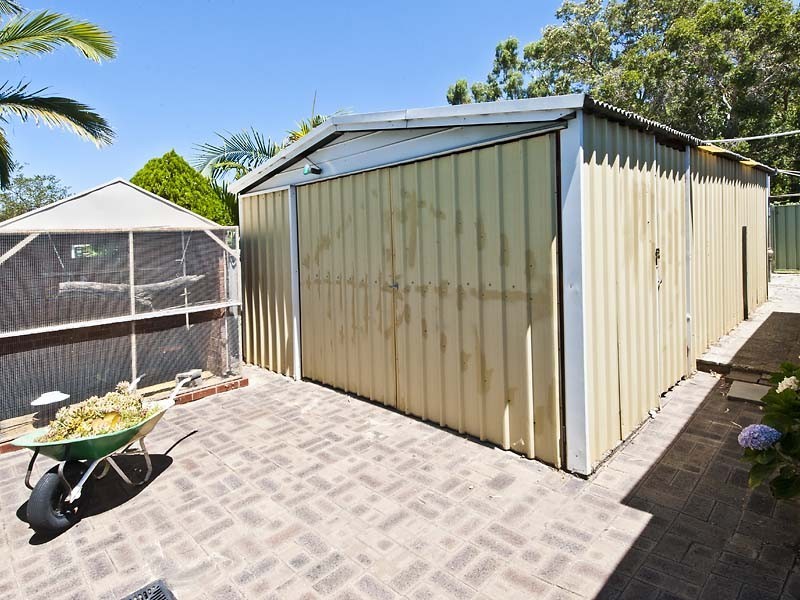 51 Grenadier Drive, Thornlie WA 6108