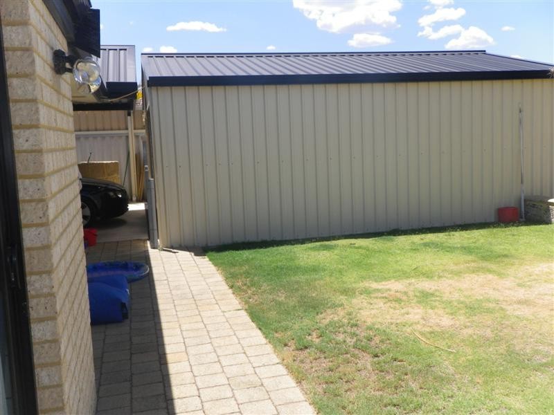 52 Cardiff Loop, Huntingdale WA 6110