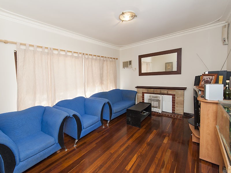 11 Hunt Street, Thornlie WA 6108