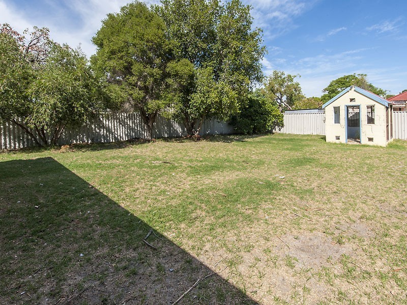 11 Hunt Street, Thornlie WA 6108