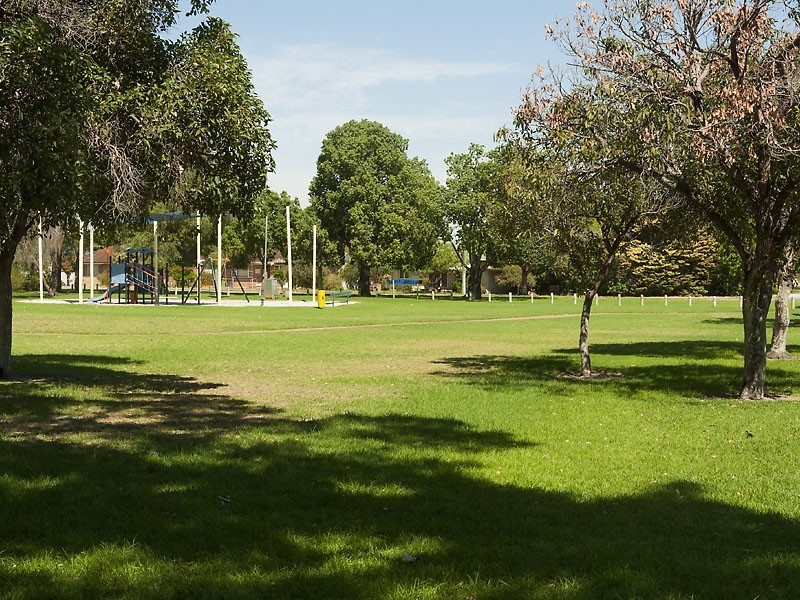 11 Hunt Street, Thornlie WA 6108