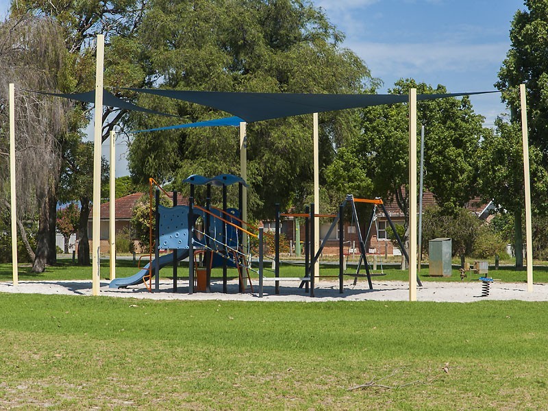 11 Hunt Street, Thornlie WA 6108