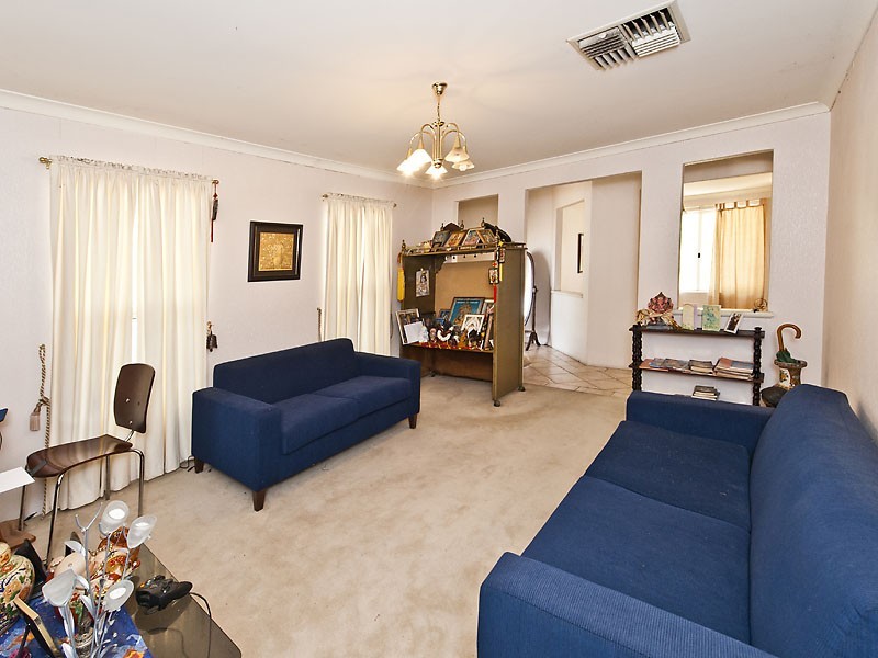 9 Rosewood Lane, Thornlie WA 6108