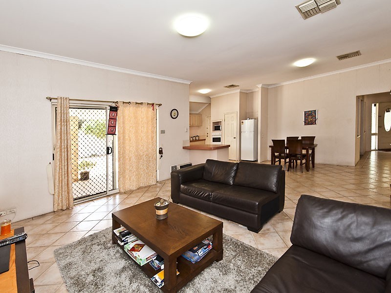 9 Rosewood Lane, Thornlie WA 6108