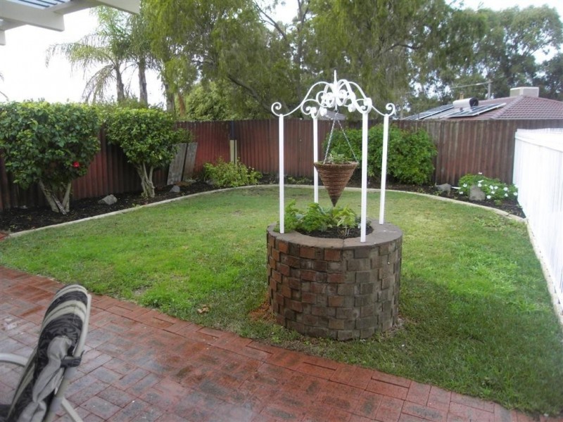 6 Sturt Close, Gosnells WA 6110