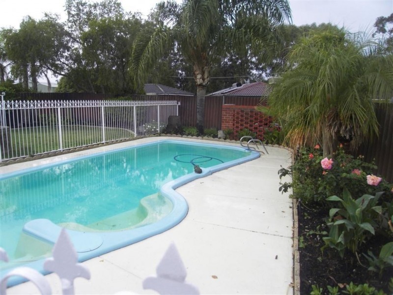 6 Sturt Close, Gosnells WA 6110