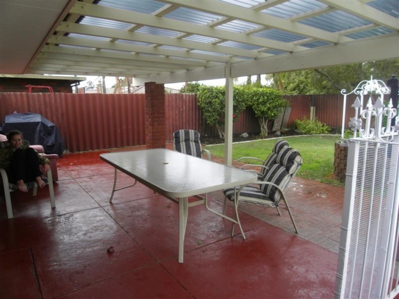6 Sturt Close, Gosnells WA 6110
